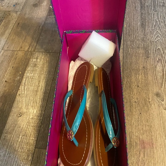 Tory Burch Patent leather Sandals - Picture 10 of 15